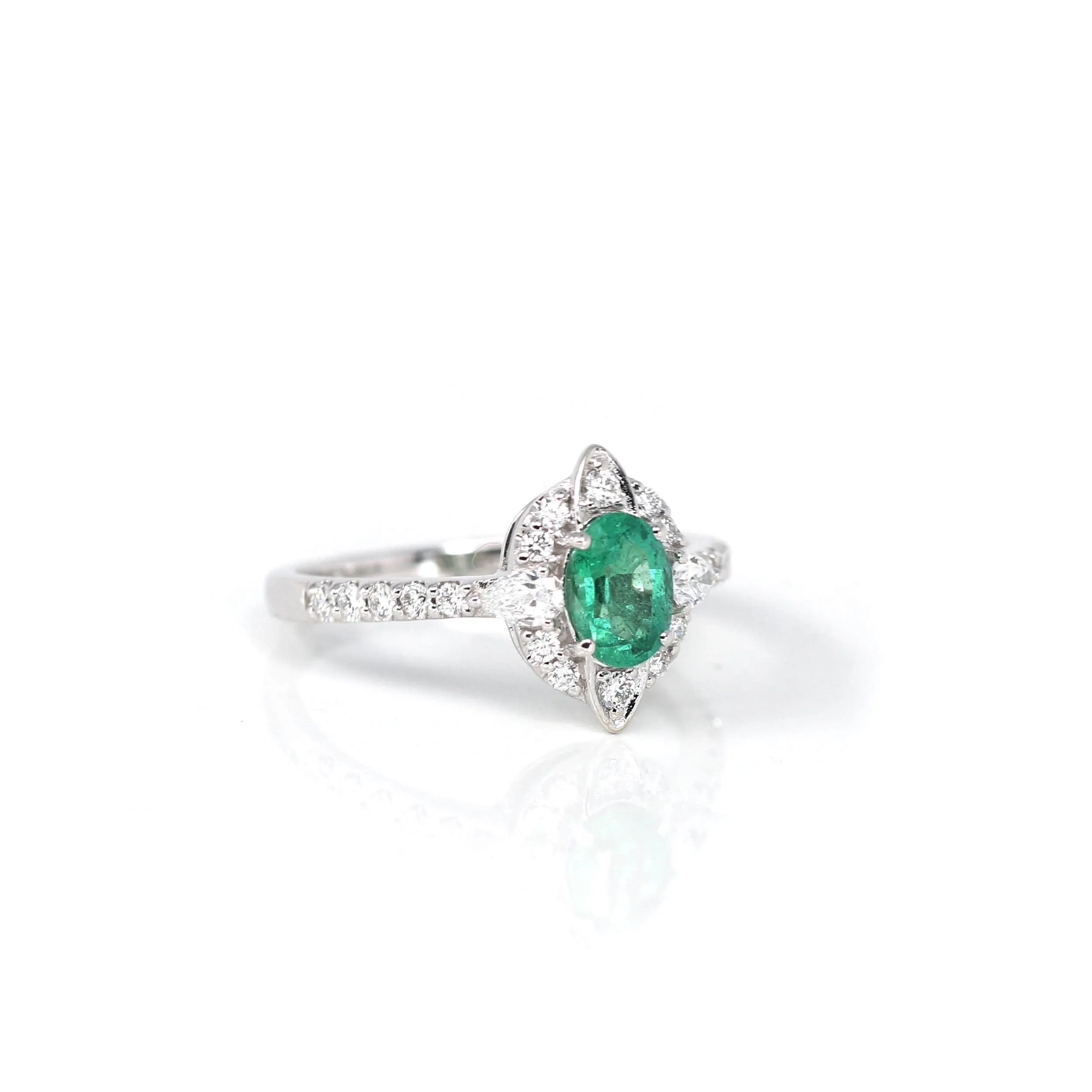 18k White Gold Natural Emerald Ring with Diamonds