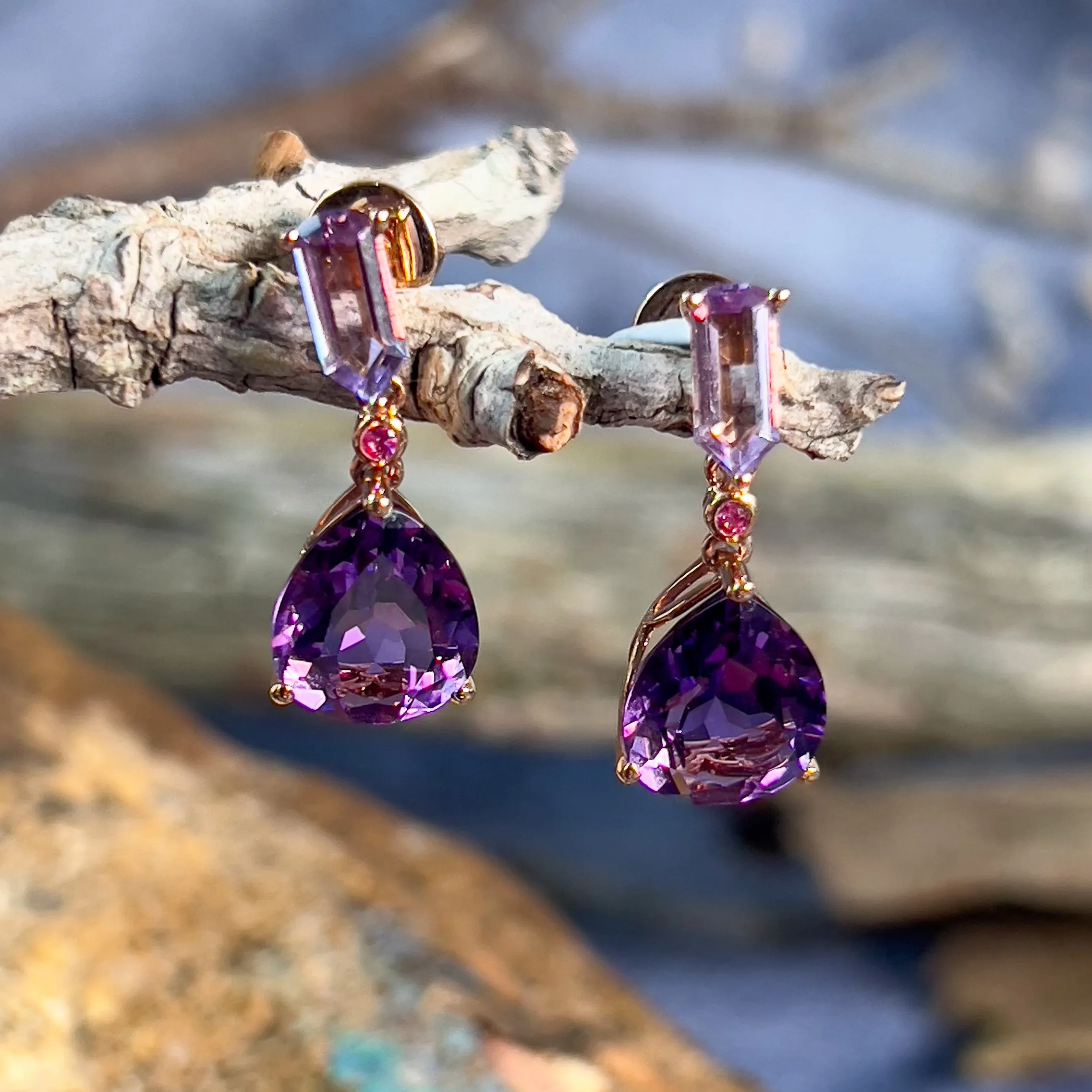 18kt Rose Gold dangling Amethyst 7.6ct earrings