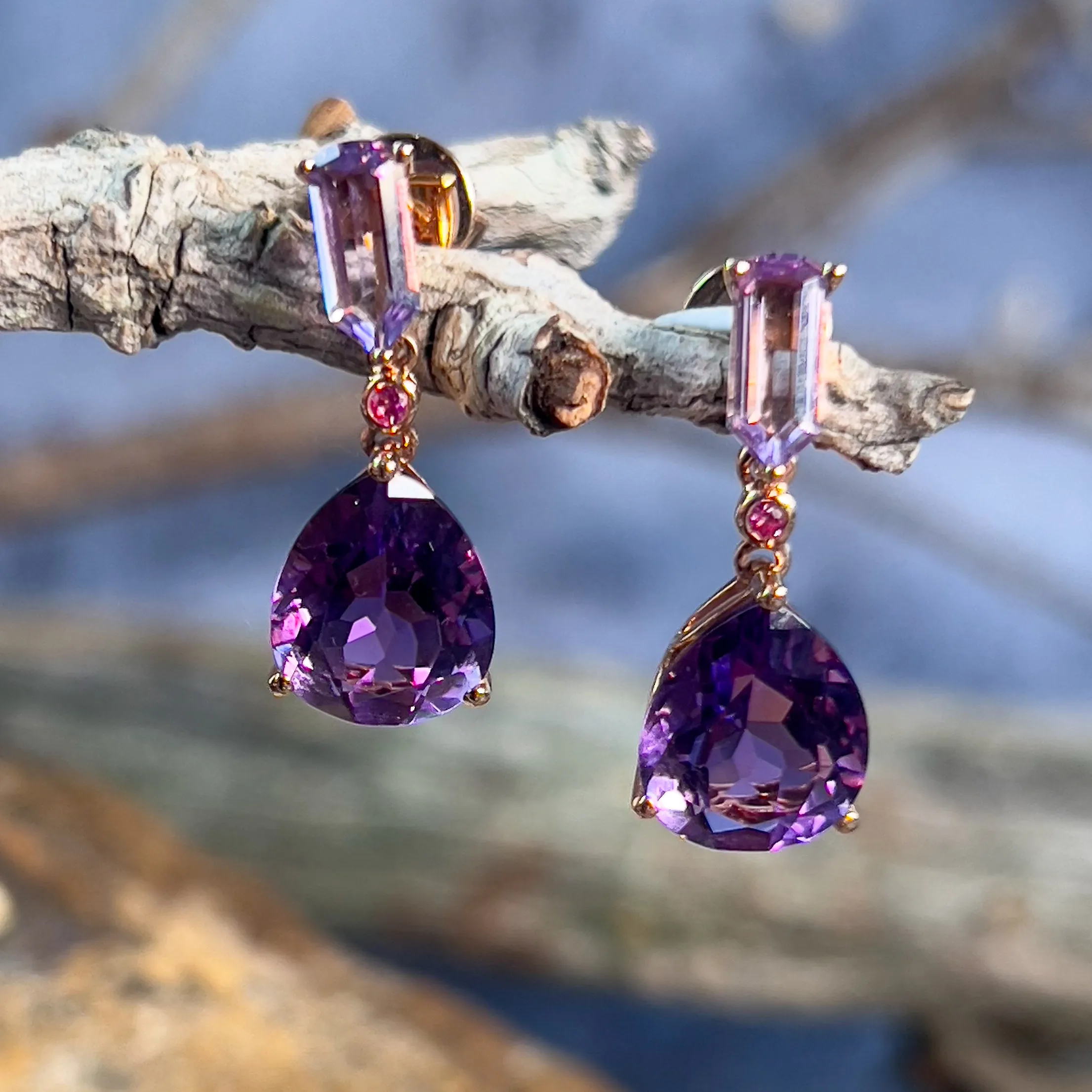 18kt Rose Gold dangling Amethyst 7.6ct earrings