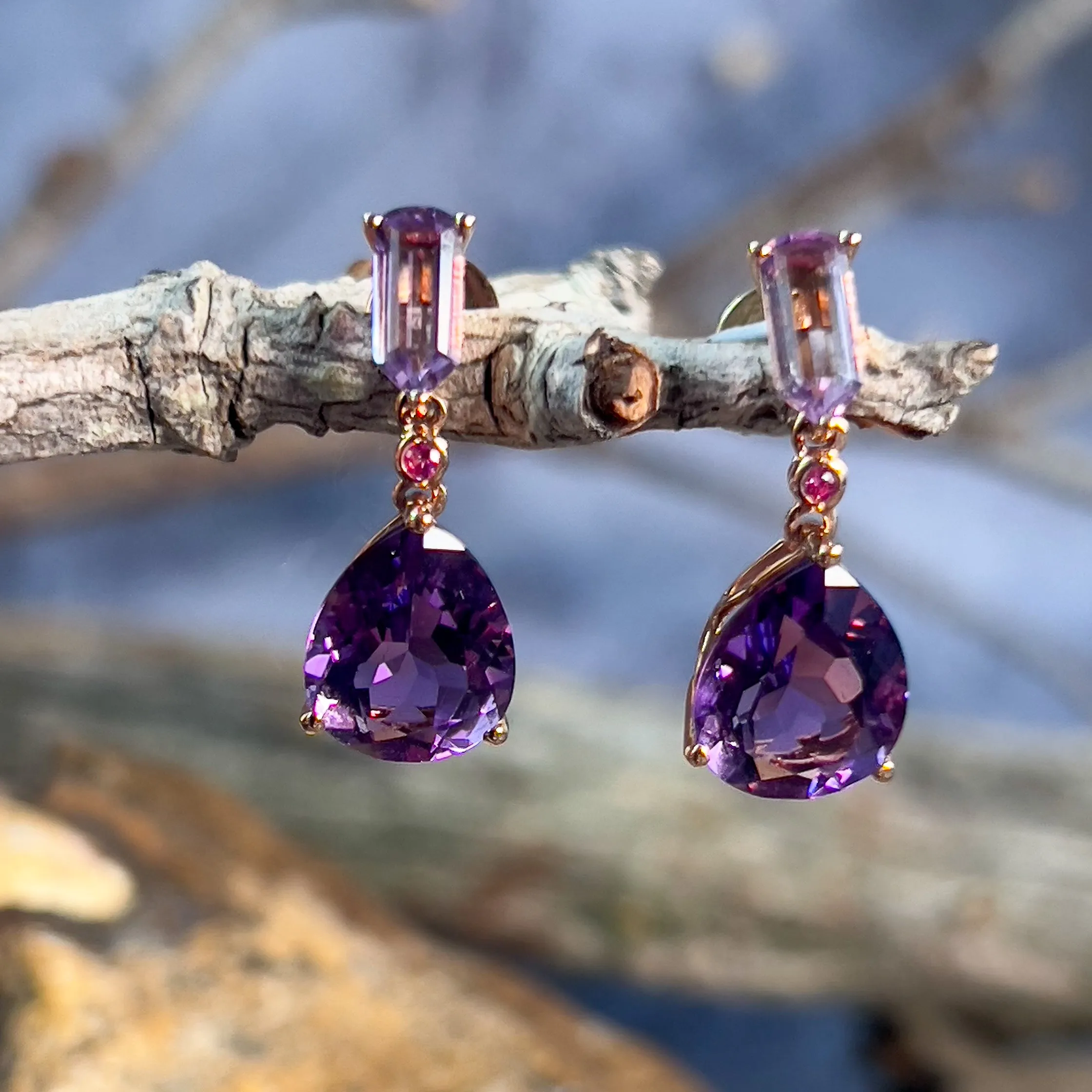 18kt Rose Gold dangling Amethyst 7.6ct earrings