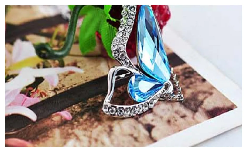 Alloy Plating 18K Butterfly Pendant Crystal Necklaces for Women