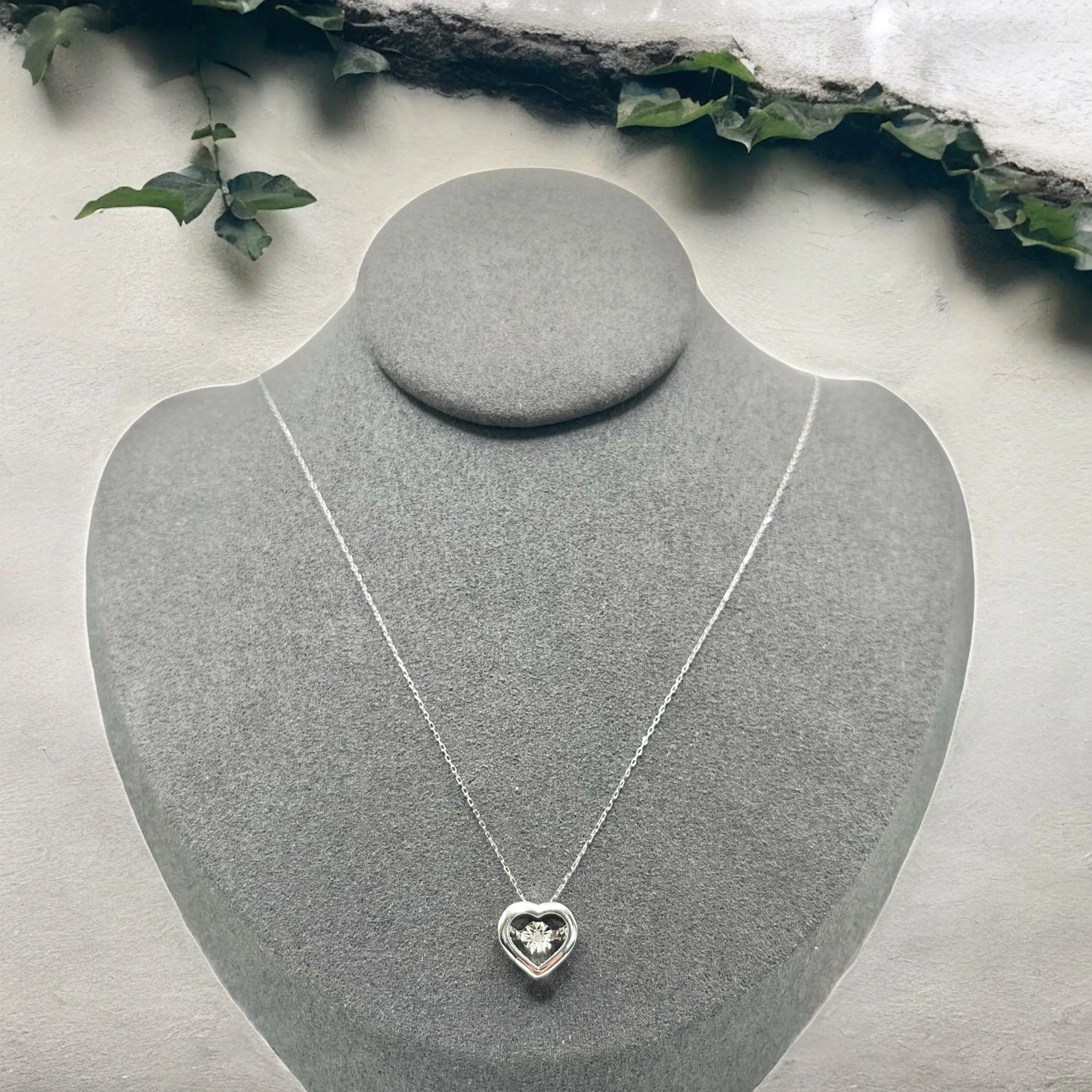 DANCING HEART NECKLACE