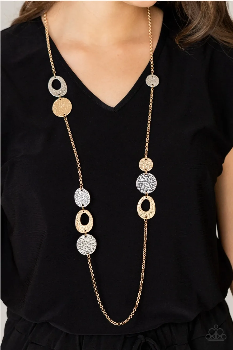 Gallery Guru - Gold Necklace - Paparazzi Accessories