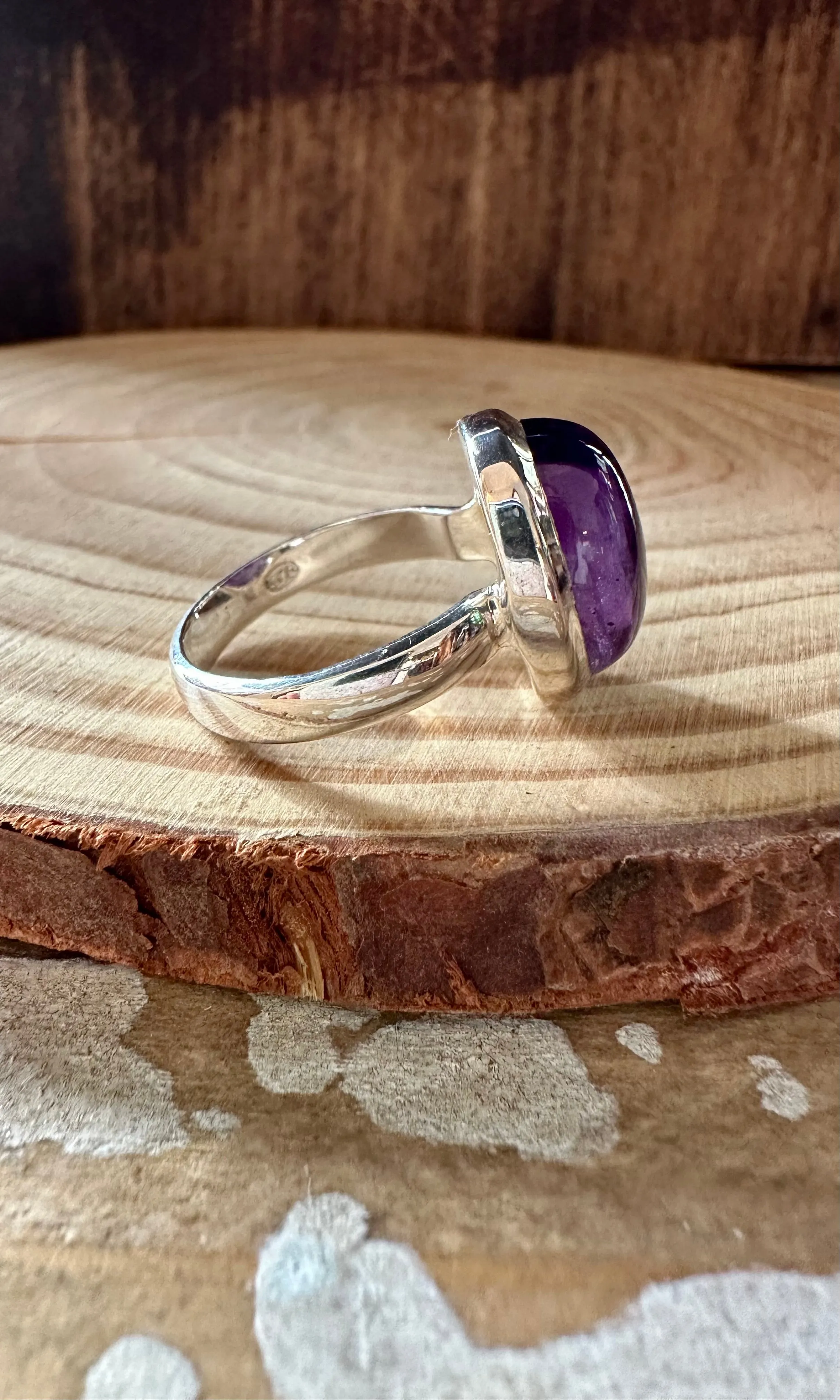 HEALING OVAL Amethyst Sterling Silver Ring • Size 8