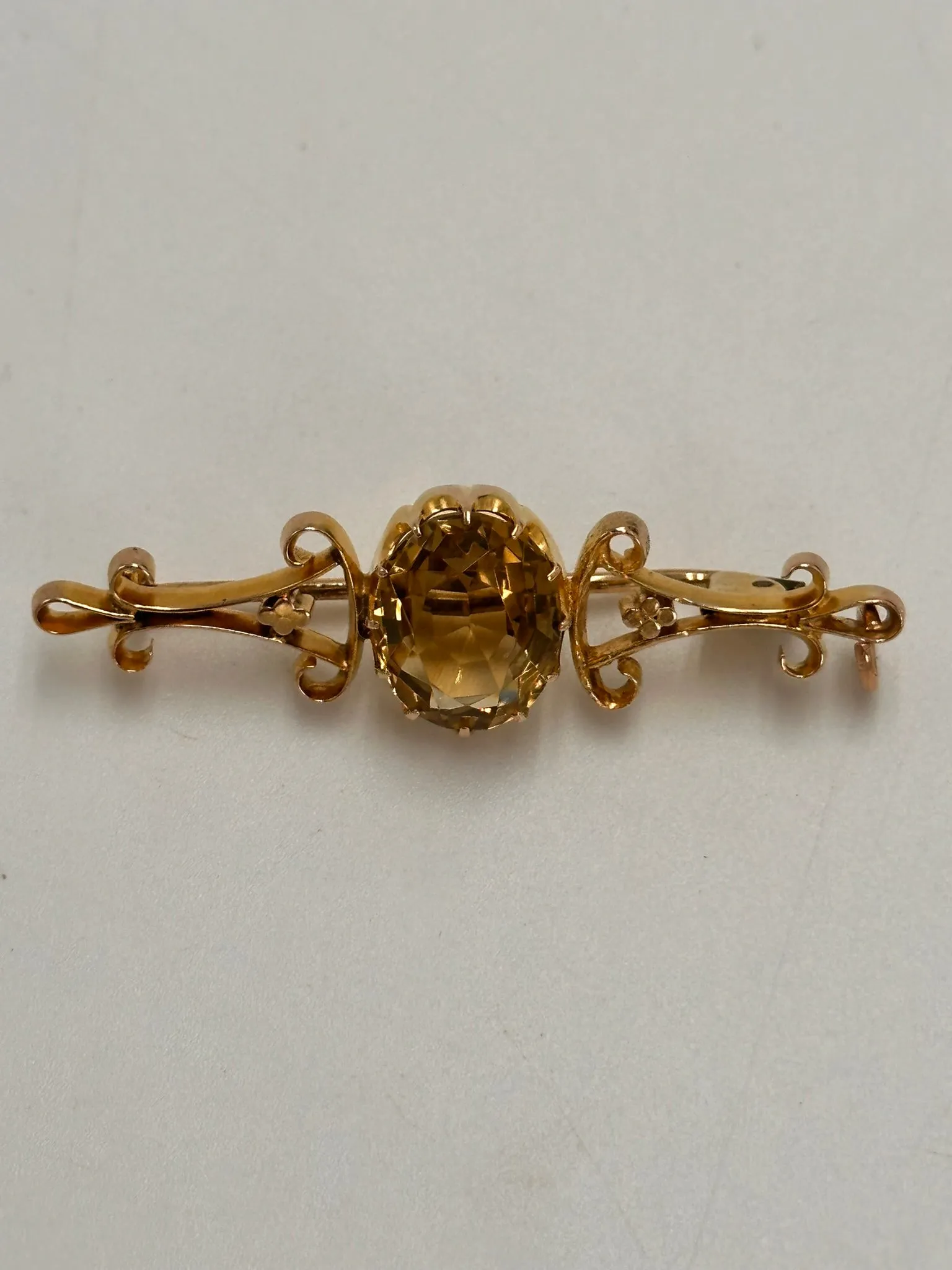 Vintage 9ct Yellow Gold Citrine Brooch: A Touch of Sunlight